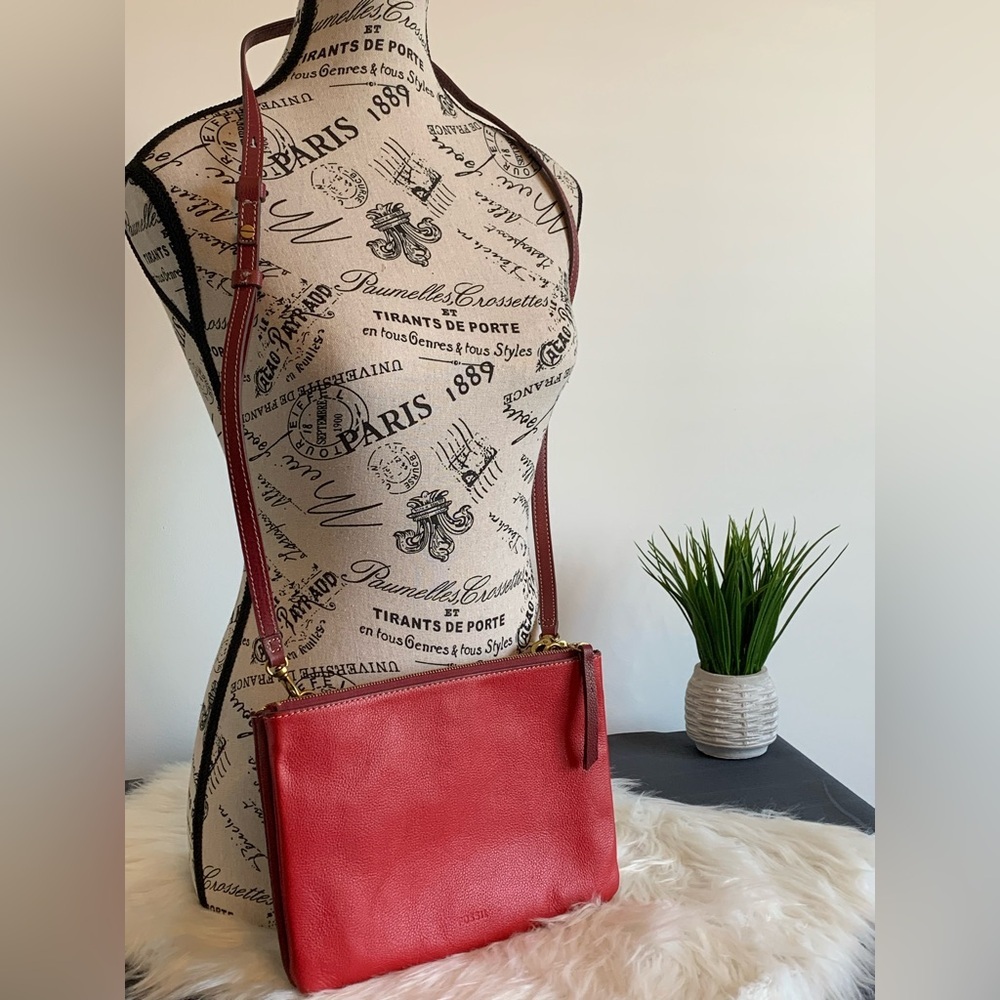 (122)Fossil Crossbody Bag Burgundy/Red Cow Hide Leather